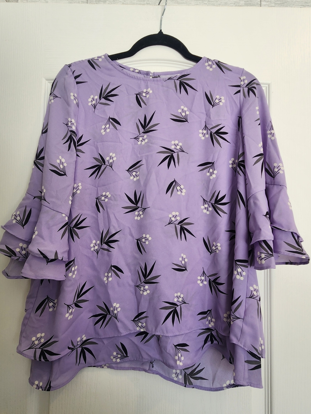 Anne Klein Lavender Floral Ruffle Sleeve Blouse M Euc